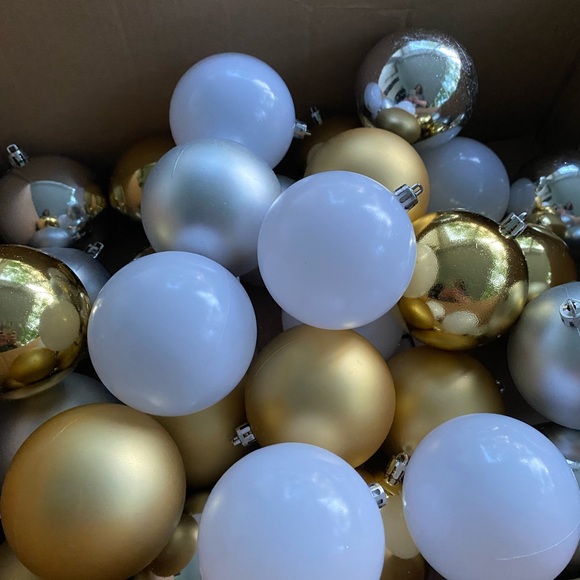 Winter Wonder Lane 32 Piece Shatterproof Ornaments - Picture 10 of 14